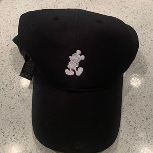 Nike Mickey Mouse golf hat. Disney Parks exclusive. Black in color.